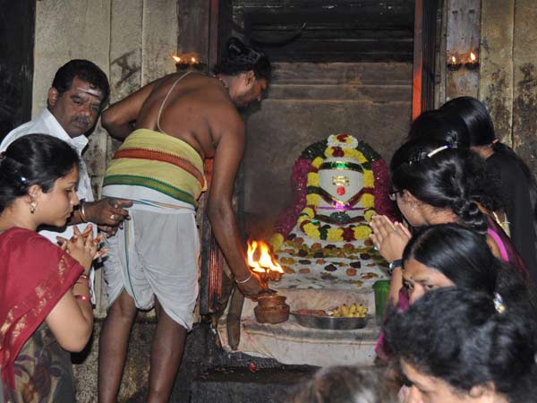 16. పాతాళ లింగం