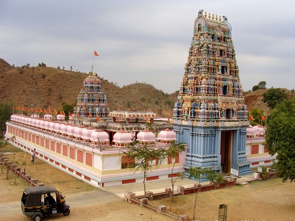 17. కామాక్షి మందిర్