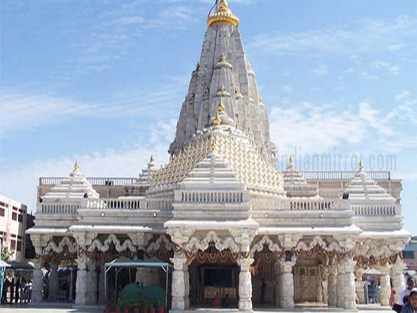 4. విగ్రహం ఉండదు