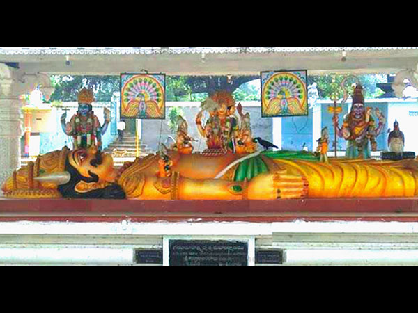 8. ఒక షరత్తు విధిస్తాడు