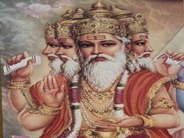 ఆ నాల్గవ మఖం గాయిత్రీ దేవి వలే కనిపిస్తుంది