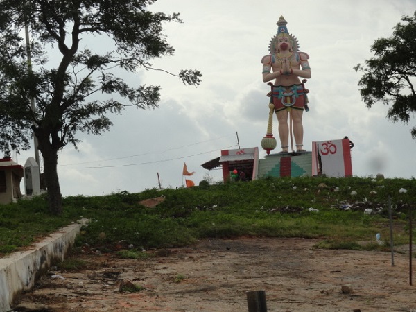మారుతీ కాశీ విశ్వేశ్వర శివలింగంగా