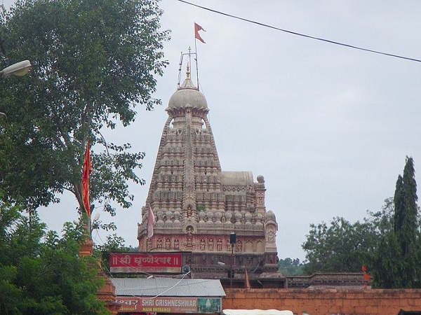 8. ఆమె పేరుపై