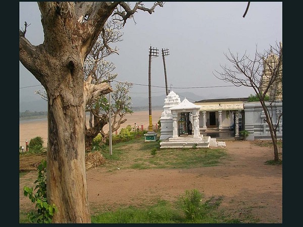 పశ్చిమ గోదావరి జిల్లాలో