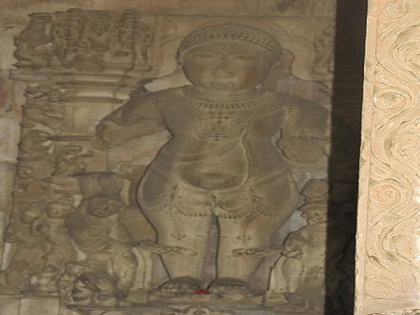 చెక్కతో చేయబడింది