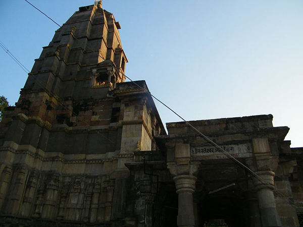 11. పడమర దిశగా