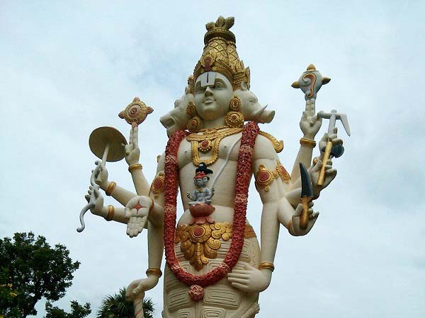 21 అడుగుల విగ్రహం
