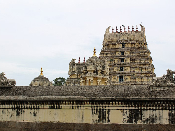 లండన్ లో తిరిగి