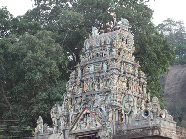 శివదీక్ష తీసుకొంటారు.