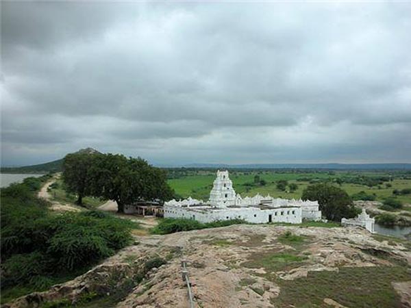 పాదం గుడి