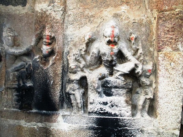 ఆలయం బయటే