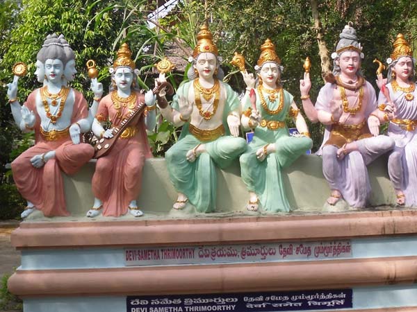 త్రిమూర్తులు ఒకే విగ్రహంలో