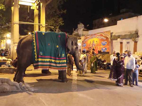 అభిషేకం జరుగదు