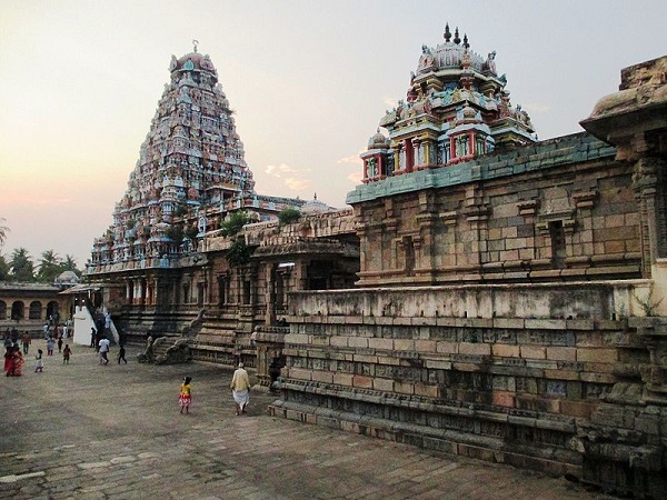 అనేక ఉపాలయాలు
