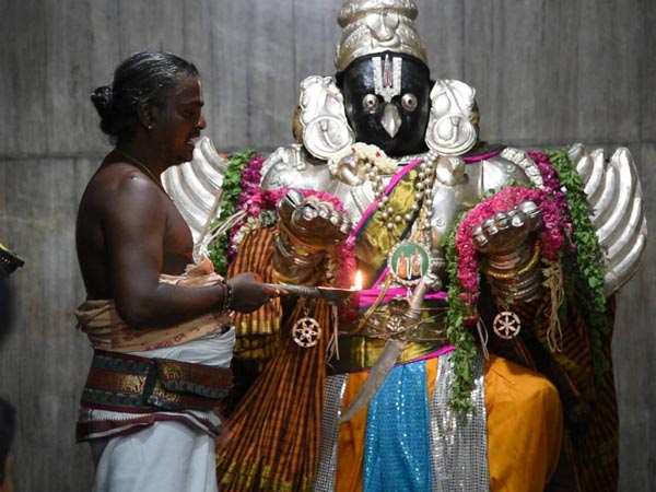చమటతో తడిసి