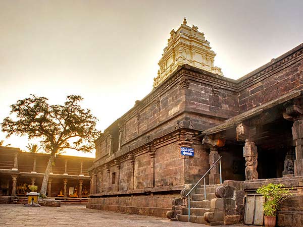 అగ్ర భాగం మొదటి అంతస్తులో