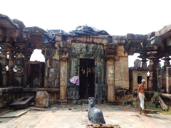 తలుపులు ఉండేవి కావు