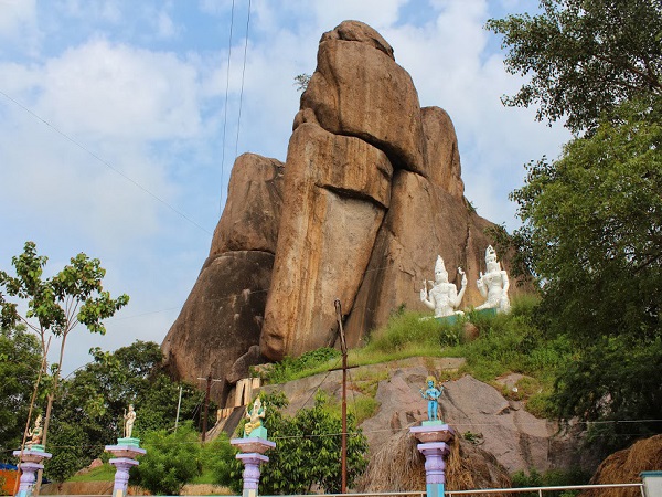 పశ్చిమాభిముఖంగా
