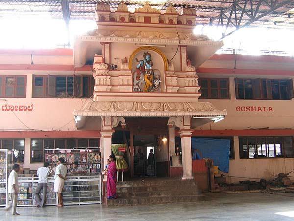 2. ఎనిమిది మఠాలతో పూజా కార్యక్రమాలు