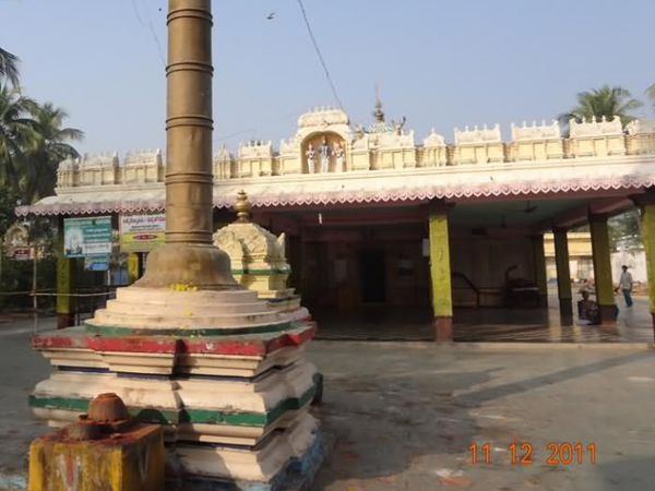 చెక్కతో చేయబడింది