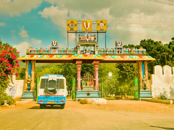 అక్కడ వింత