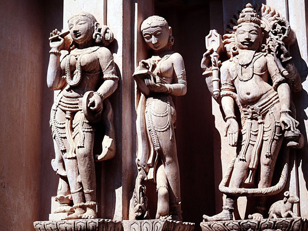 మొత్తం 3వేల దేవాలయాల్లో 900 పాటలీనాలోనే
