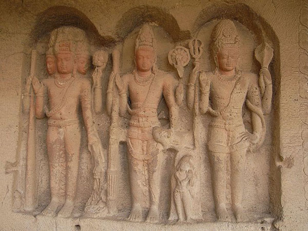 త్రిమూర్తులతో సహా