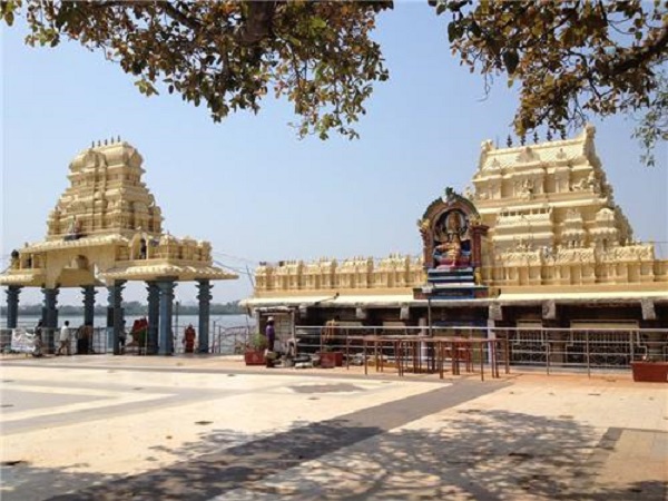 ఏక శిలా విగ్రహం