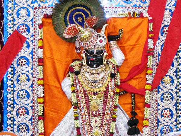 నాథ్ ద్వారా వద్ద ఆగిపోతుంది.
