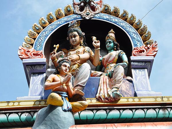 ప్రవేశ ద్వారం నుంచి