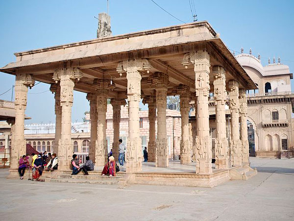 రాధా వల్లభాలయం