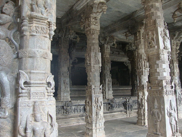 మసీదును నిర్మించారు.