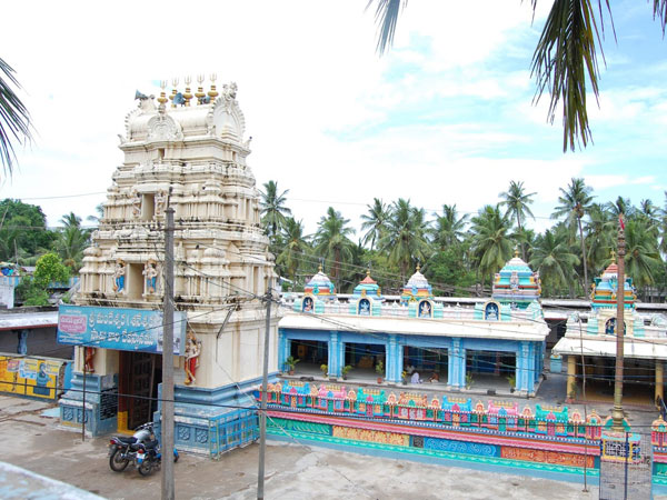 బ్రాహ్మణ యువకుడి రూపంలో