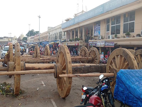 రసగుల్లా ఉత్సవంతో ముగుస్తుంది.