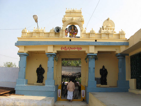 పంచ నారసింహ క్షేత్రాల్లో ఒకటి....మట్టపల్లి