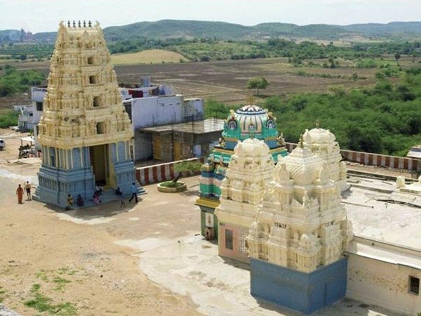 ఐదు వేదాలు నరసింహుడి చెంత