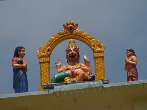 ఐదు వేదాలు నరసింహుడి చెంత
