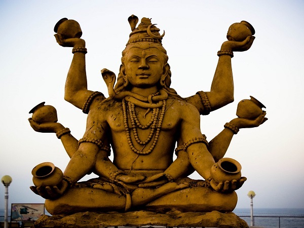అనేక రాజ వంశీయులు