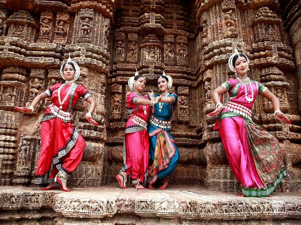 కోణార్క్ నృత్యోత్సవం చూసొద్దాం