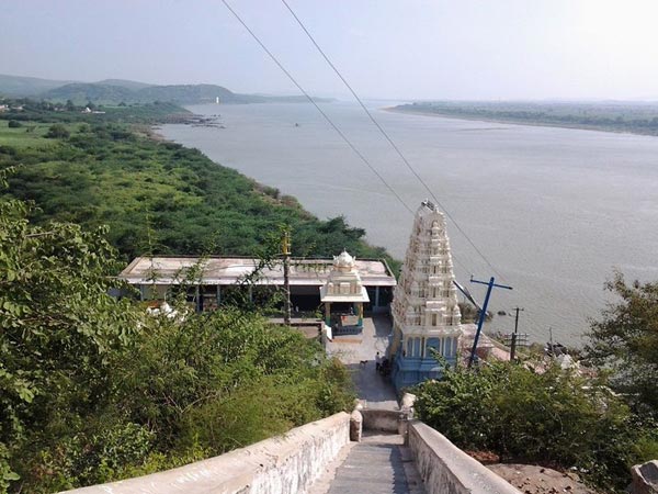 ఐదు వేదాలు నరసింహుడి చెంత