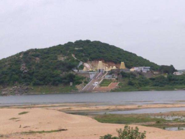 ఐదు వేదాలు నరసింహుడి చెంత