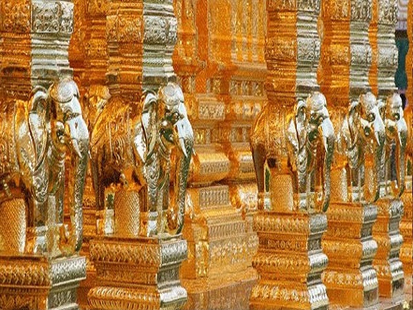 అమృత్ సర్ లోని స్వర్ణ దేవాలయం కంటే పెద్దది