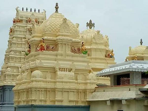 ఐదు వేదాలు నరసింహుడి చెంత