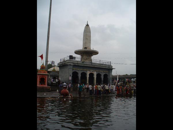త్రయంబకేశ్వరాలయం