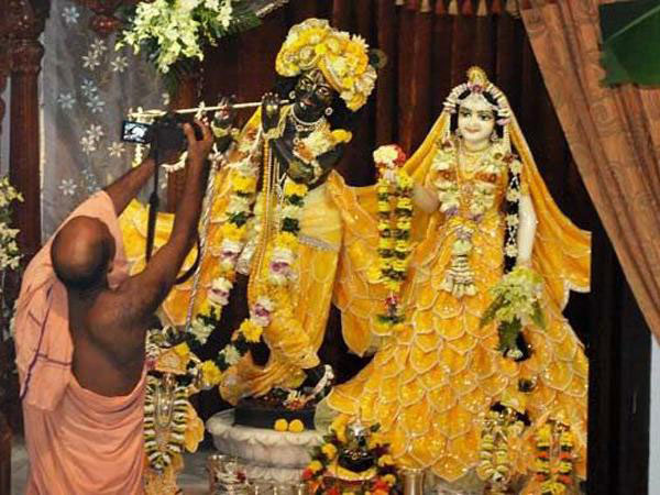 మంచి షాపింగ్ కూడా