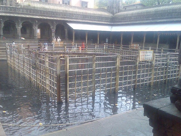 త్రయంబకేశ్వరాలయం