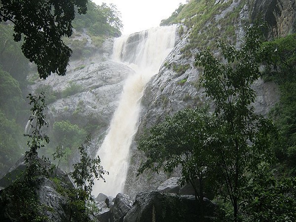 పాలరూవి జలపాతం
