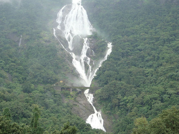ధూద్ సాగర్ జలపాతం