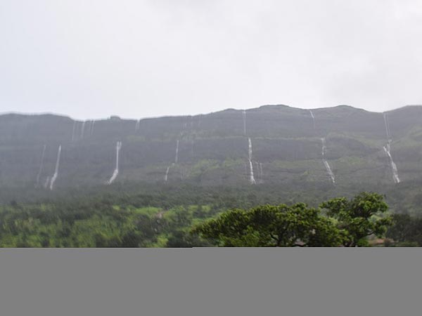 కేదారేశ్వర గుహ, హరిశ్చంద ఘడ్