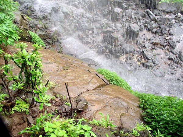 కేదారేశ్వర గుహ, హరిశ్చంద ఘడ్